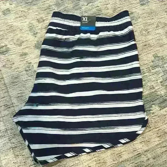 Columbia NWT XL Shorts - Picture 1 of 5